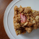 サンデーベイクショップ - 2015.05   テイクアウト　リュバーブとりんごのクランブルケーキかな