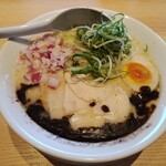 丸源ラーメン - 料理写真:鶏白湯そば・黒