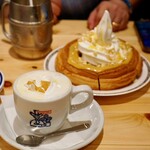 コメダ珈琲店 - 料理写真:お月見シロノワール焼き芋とお月見オーレ焼き芋