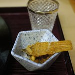 山玄茶 - サービスのヒレ揚げ・酒のアテ