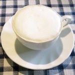 アンウィークエンドアパリ - ケーキセット 1050円 のカプチーノ