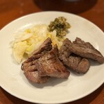 たんや 善治郎 立ち呑み処 - 料理写真:牛たん2枚 1,100円