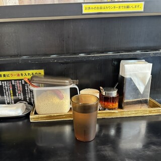 なぜ蕎麦にラー油を入れるのか。_0