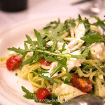 ラ・パスタイオーネ - ブッラータチーズと野生ルッコラ  ジェノベーゼの冷製リングイネ