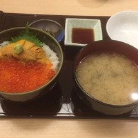 函館うに むらかみ 日本生命札幌ビル店 - なまうにといくら丼、しじみ汁