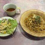 サイゼリヤ - 料理写真:ランチの時間は、スープが全品に付いています。