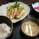 ドイツワインと和の肴 へいじ - 鶏の香味焼き定食