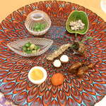 京口町　てるい - 先付　９種盛　孔雀の羽のようなお皿が綺麗☆♪