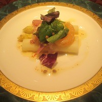 キュニエット - ホワイトアスパラは大ぶりで硬さもGOOD！ソースがとても美味しい！
