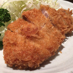 もち豚とんかつ たいよう - 衣がキラキラ光っているみたいです。