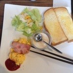 ダフネ珈琲館 - ベーコンエッグセット