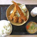 かつや - 料理写真:牡蠣と大海老の海鮮フライ定食(ご飯大盛)