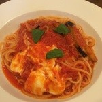 エルヴェッタ - モッツアレラとトマトとナスのスパゲティ(セットで1030円)