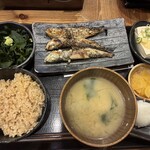 炭火焼干物定食 しんぱち食堂 - 料理写真:
