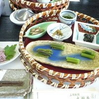 出羽屋 - 山菜蕎麦付き籠膳（この写真＋山菜蕎麦）