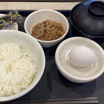 松屋 - 料理写真:Wで選べるたまごかけごはん 生玉子〈ミニ牛皿〉(並)＋焼きのり