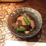 Donburi - お通し (薩摩揚げ、筍、牛蒡、蒟蒻、インゲンの煮物)