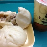 興隆居 - 湯包は1個15NT$(約60円)、豆漿は1杯12NT$(約48円)。朝食はこれで充分です