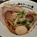 カンコドリ。1.5玉。混ぜそばです。炙りで香ばしい鶏肉とゆず胡椒のピリ辛風味が美味！