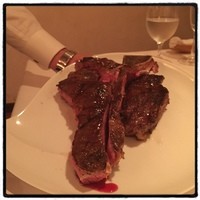 ヴィノテカサクラ - Tボーンステーキ。
                本日からトスカーナフェア開催です。
                何を食べても美味い。