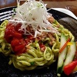 喰らい処 りゅうび - バジルとトマトのジャージャー麺♪