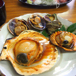 Furusato Kan - 貝づくし定食の貝(伊勢エビ味噌汁付き・漬物・酢の物付)1620円
