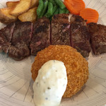 キッチンABC - 本日のランチ…サーロインステーキとカニクリームコロッケ1200円