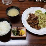 すみれ - 豚肉しょうが焼き定食680円