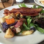 The veranda at The Beachhouse - ☆ベーコンたっぷりのプレート☆