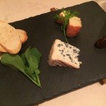 チーズ2種盛り合わせ（ブルーチーズ、ウォッシュチーズ）