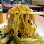 玉蘭 - 細麺で醤油味、野菜たっぷり