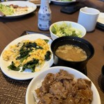 デニーズ - 料理写真:ふんわり玉子ときのこの朝食に牛丼の具のっけ