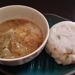 ケララの風II - ウップマ：カシューナッツ、青唐辛子、生姜、玉ねぎ、ひき割りヒヨコマメ