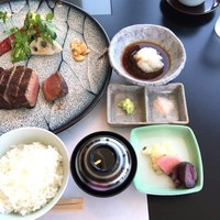 モリタ屋 東京丸の内店 - ご飯、味噌汁、香の物