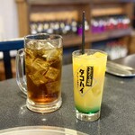 松牛 - ドリンク写真:メガ・ウーロン茶、モヒートオレンジ