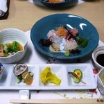 Sushi Kappou Hanaemaki - 店内には生け簀があり、自慢はにぎりのネタとなる旬の魚介類です