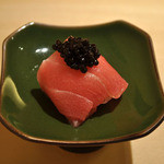 寿しの吉乃 - トロとうずらの卵の燻製