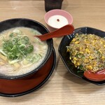 豚旨 うま屋ラーメン - 料理写真: