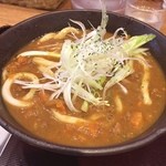 七弐八製麺 - テレビなどで紹介されてて気になってたうどん屋さん！並びましたがお昼休みで間に合って食べれました( ´ ▽ ` )
                                麺はかなりコシがあり食べ応えのあるものでした。カレーは具が細かく入ってていい感じ！味も私好みでした♡