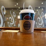 タリーズコーヒー - ドリンク写真:カウンターに座る　コスタリカミニータSW390円