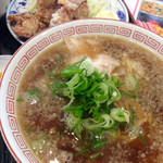 八宝菜館 - ラーメンにから揚げは､鉄板級の組み合わせ！