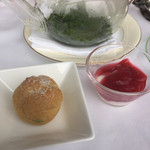 ピーク・ラウンジ - 抹茶シュー。甘さ控え目。良し