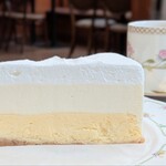 カフェ コロラド - 料理写真:レアチーズトルテ。