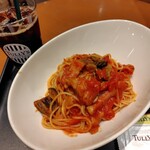 タリーズコーヒー - 料理写真:ゴロっと茄子とベーコンの完熟トマトパスタセット 1250円＋アイスコーヒー サイズアップ＋60円