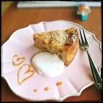 モグ カフェ - リコッタチーズとクルミのケーキ。凄く美味しかった