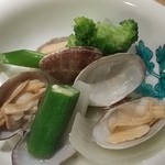和人良 - 【H27.5.24】浅蜊と春野菜の酒蒸し８００円。