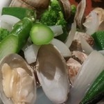 和人良 - 【H27.5.24】浅蜊と春野菜の酒蒸し８００円。