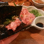 巴屋 - 自家製ねぎとろは手巻き風に海苔を巻いて頂きます】