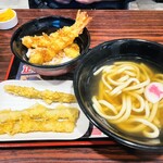 資さんうどん - 料理写真: