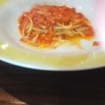 トラットリアビコローレヨコハマ - チーズとトマトソース